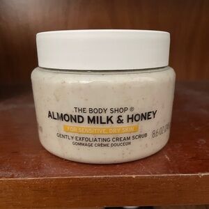 COPY - THE BODY SHOP ® ALMOND MILK & HONEY GENTLY EXFOLIATING CREAM SCRUB